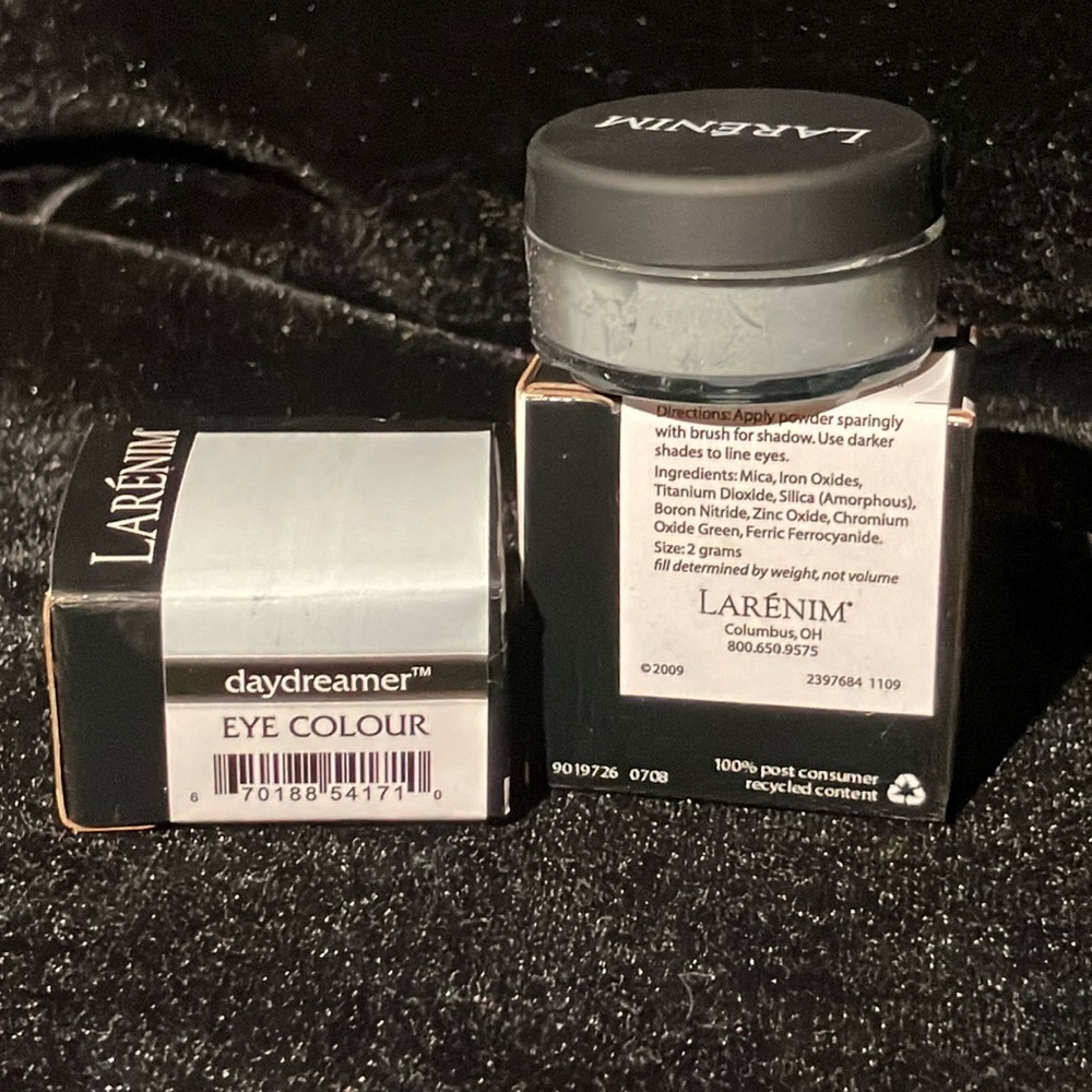 Larenim DayDreamer Eye Colour light blue eyeshadow mineral makeup loose powder